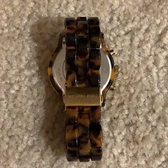 Gold and tortoise Michael Kors watch - Picture 3 of 4